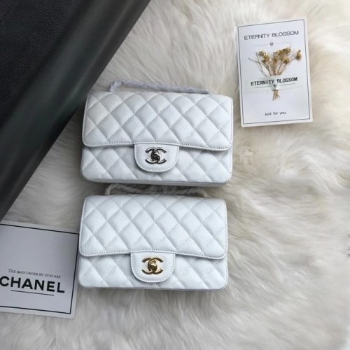 Borsa Chanel mini con patta Pelle di vitello granulata A1116 bianca