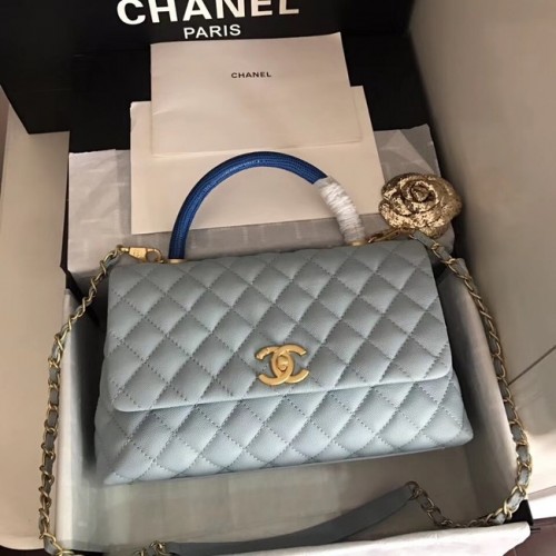 Borsa originale Chanel con patta in pelle Caviar con manico superiore B92292 azzurro e metallo tonalità oro