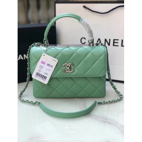 Chanel originale borsa con patta con manico superiore in pelle di agnello AS92236 verde chiaro e metallo tono argento