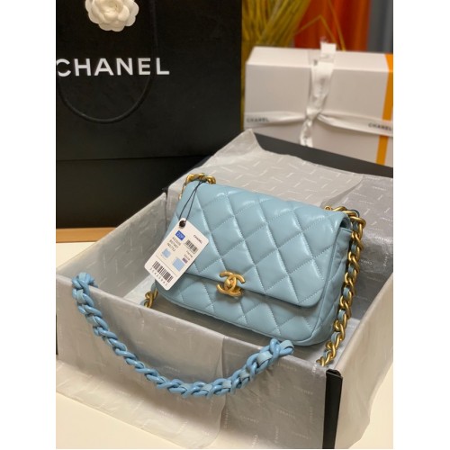 Borsa a tracolla Chanel piccola in pelle di agnello e metallo dorato AS3206 celeste