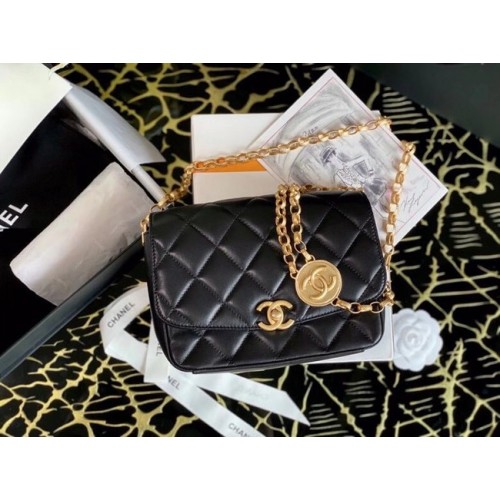 Borsa piccola con patta Chanel in pelle di agnello in metallo dorato AS2189 nera