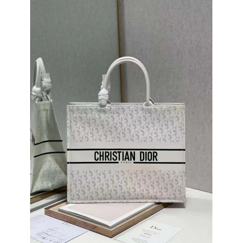 BORSA TOTE DIOR BOOK in pelle Constellation Embroidery M1297ZR bianca
