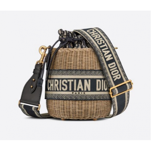 BORSA A SECCHIELLO DIOR IN VIMINI Blu Dior Oblique Jacquard e Wicke naturale M7600C