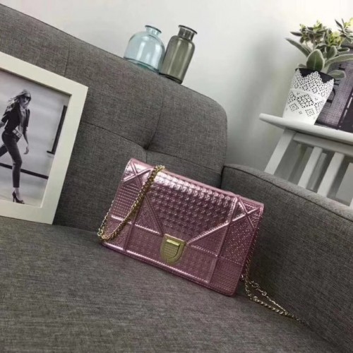 PORTAFOGLIO DIORAMA CON POCHETTE A CATENA VITELLO METALLIZZATO CON MOTIVO MICRO-CANNAGE S0328 rosa