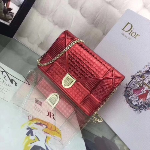 PORTAFOGLIO DIORAMA CON POCHETTE A CATENA VITELLO METALLIZZATO CON MOTIVO MICRO-CANNAGE S0328 rosso