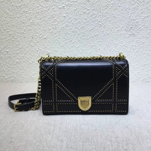 Dior BORSA DIORAMA IN PELLE DI AGNELLO CON BORCHIE M0422 nera