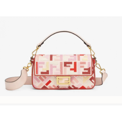Borsa FENDI BAGUETTE della Collezione Lunar New Year Limited Capsule 8BR600A