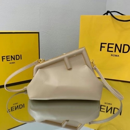 FENDI FIRST PICCOLA Borsa in pelle panna 8BP129A