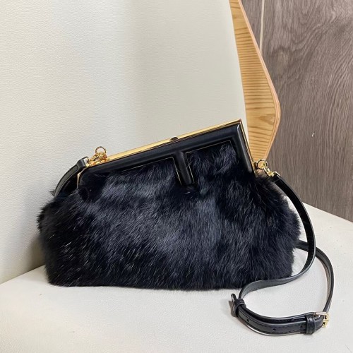 Borsa FENDI FIRST SMALL in visone 8BP129A nera