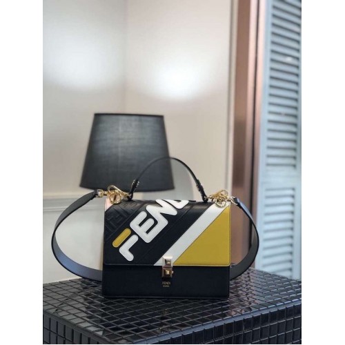Borsa a tracolla in pelle FENDI Kan I 8BT283B nera