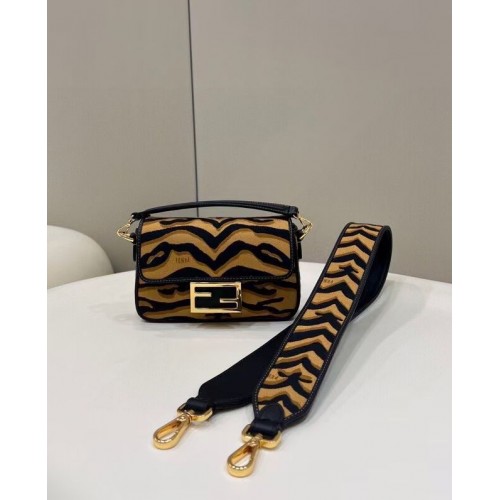 FENDI MINI BAGUETTE Borsa a Spalla in tessuto 8BM025 marrone
