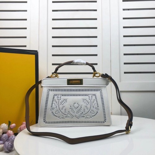 FENDI PEEKABOO ICONIC con decoro ricamo bianco F6509