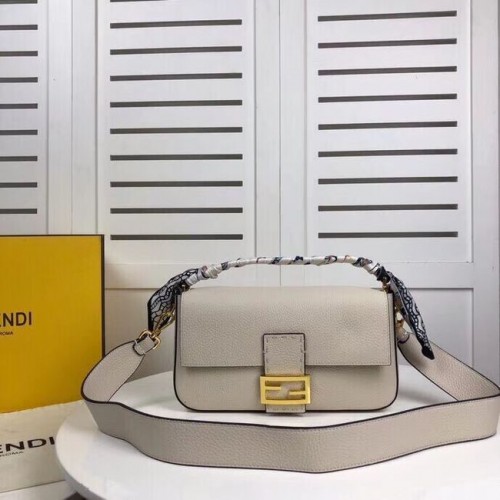 Borsa Fendi BAGUETTE in pelle F2466 beige