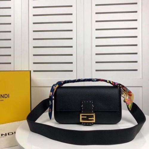 Borsa Fendi BAGUETTE in pelle F2466 nera