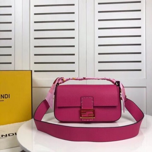 Borsa Fendi BAGUETTE in pelle F2466 rosa