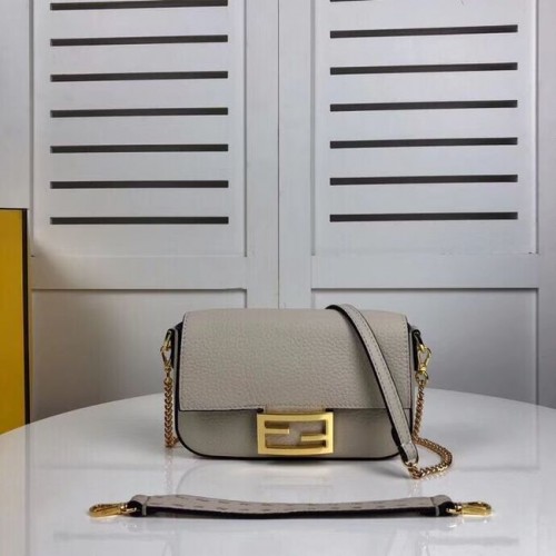 Borsa Fendi BAGUETTE in pelle F2467 beige