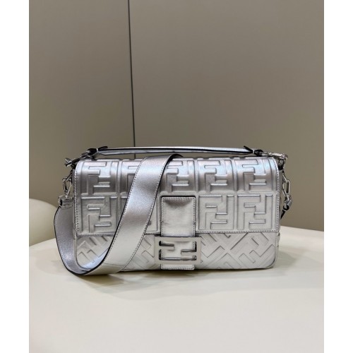 Fendi Baguette Borsa grande in pelle 8BR771A argento