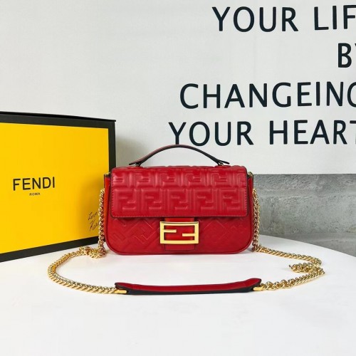 Borsa Fendi Baguette in nappa F0881 rossa