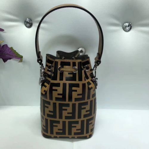 Borsa TOTE con patta in pelle di vitello Fendi 3326