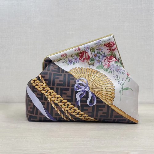 Borsa Fendi First Medium Fendace White in seta stampata 8BP127A marrone