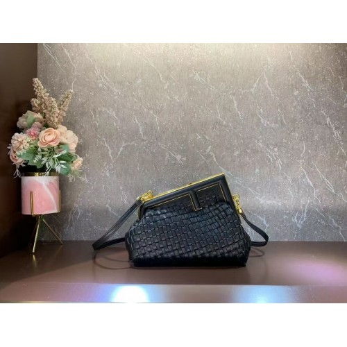 Borsa Fendi First Small in pelle intrecciata 8BP129A nera