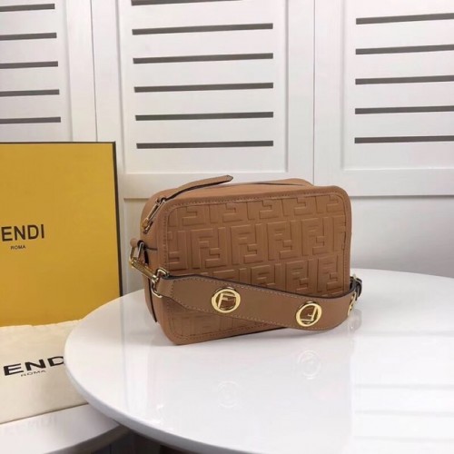 Borsa Fendi MINI CAMERA CASE in pelle 8BS019A albicocca