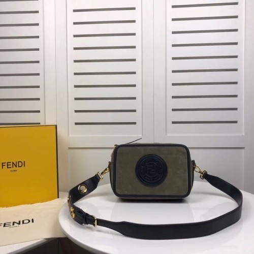 Borsa Fendi MINI CAMERA CASE in camoscio 8BS019A verde