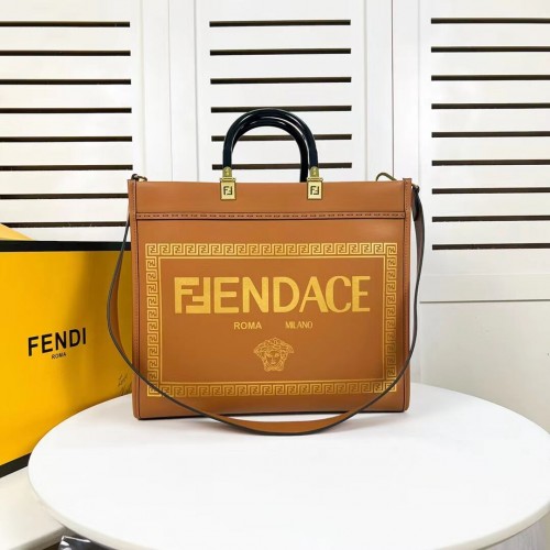 Fendi Sunshine Medium Fendace Shopper Logo in pelle stampata 8BH386A marrone