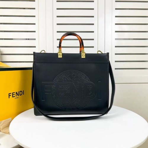 Fendi Sunshine Medium Fendace Shopper Logo in pelle nera stampata F0873 nera