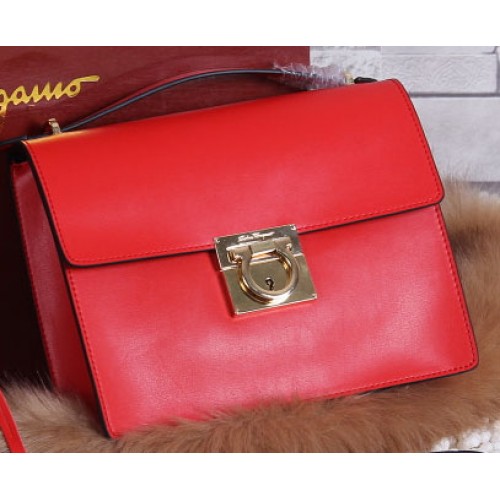 Borsa a Spalla Media in Pelle di Vitello Ferragamo SF0614 Rossa
