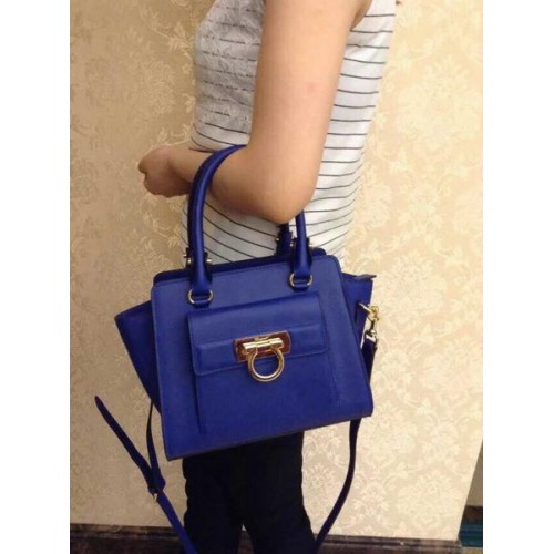 Borsa a spalla Ferragamo Tote in pelle di vitello 588473 blu
