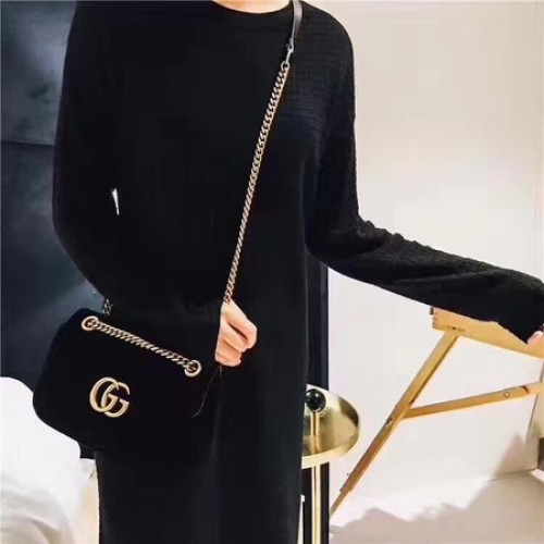 Gucci 443497 Borsa a tracolla in velluto GG Marmont Chevron nera