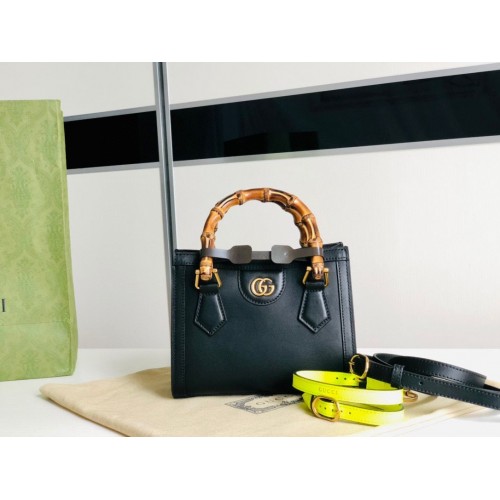 Mini borsa in pelle originale con manico superiore in bambù Gucci Diana GG 655661 nera