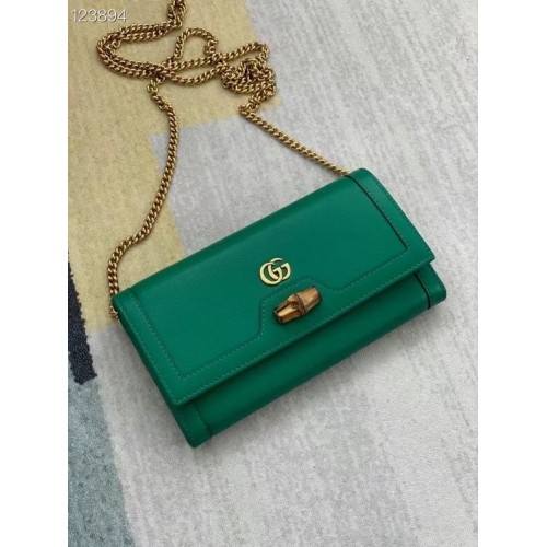 Portafoglio a catena Gucci Diana con bambù 658243 verde