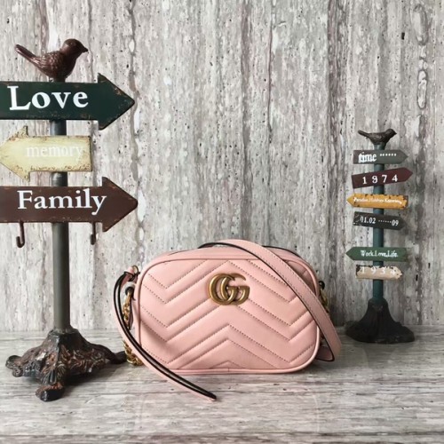 Borsa a tracolla mini Gucci GG Marmont Matelasse 448065A rosa Borsa a tracolla mini Gucci GG Marmont Matelasse 448065A rosa