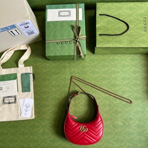 Mini borsa Gucci GG Marmont a forma di mezzaluna 699514 rossa