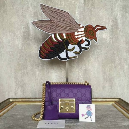 Borsa a tracolla Gucci con lucchetto Gucci Signature Mini 409487A Viola