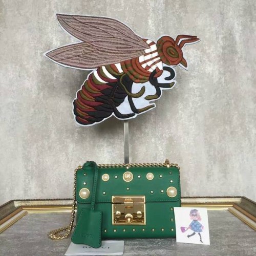 Borsa a tracolla in pelle con borchie Gucci Padlock 432182A verde