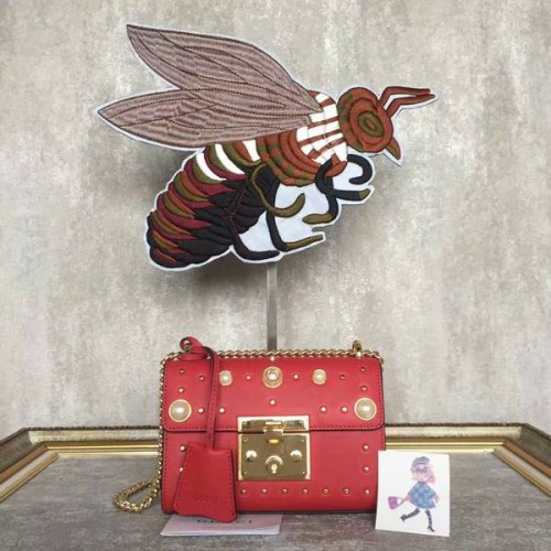 Borsa a tracolla in pelle con borchie Gucci Padlock 432182A Rossa