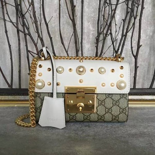 Borsa a tracolla in pelle con borchie Gucci Padlock 432182A bianca