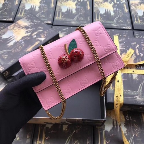 Borsa Gucci Signature mini con ciliegie 481291 rosa