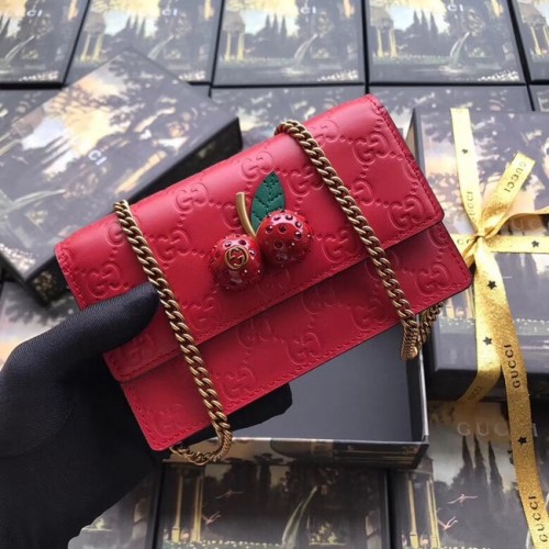 Borsa mini Gucci Signature con ciliegie 481291 rossa