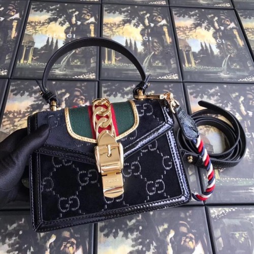 Mini borsa Gucci Sylvie GG in velluto 470270 nera