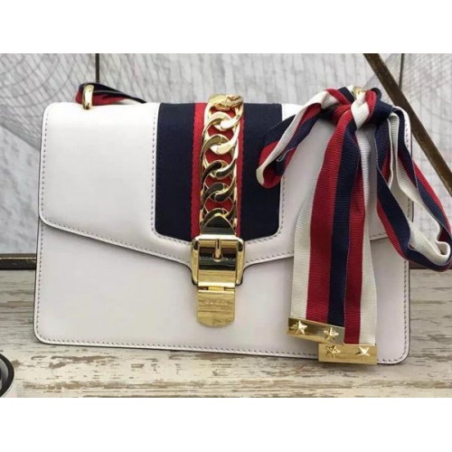 Borsa a catena in pelle Gucci Sylvie 431667 bianca