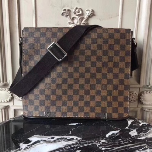 Louis Vuitton DISTRETTO MM N41032