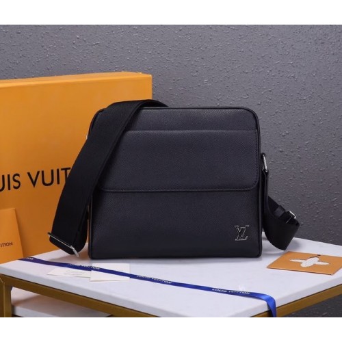 Louis Vuitton Taiga pelle di vacchetta MESSENGER M30260 NERO
