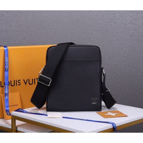 Louis Vuitton Taiga pelle di vacchetta MESSENGER M30265 NERO