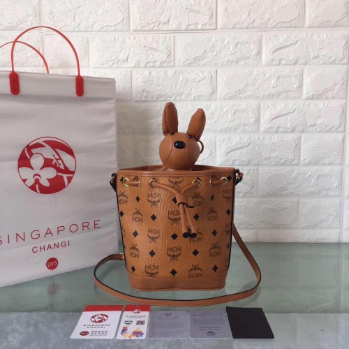 Borsa a tracolla con coulisse stampata MCM Visetos MC8802