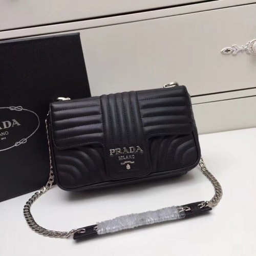 Prada Borsa a Spalla in Pelle di Vitello 1BH055 nera