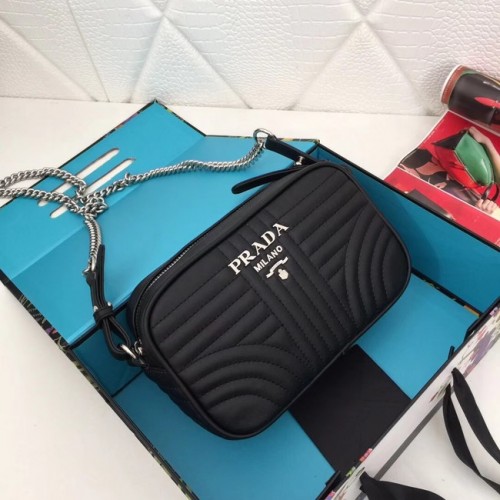 Borsa Prada in pelle di vitello 183 nera